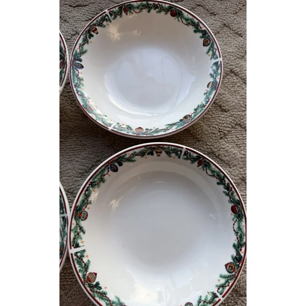 4 FARBERWARE Soup/Cereal Bowls In The Holiday Treats Pattern‎